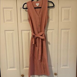 Chic Sleeveless Midi Dress in Coral by [Brand]